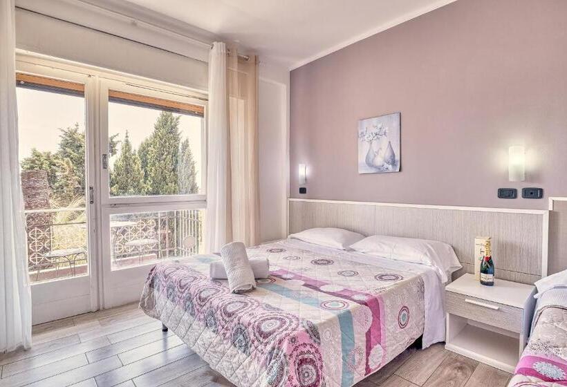 스탠다드 트리플 룸 가든 전망, Astoria