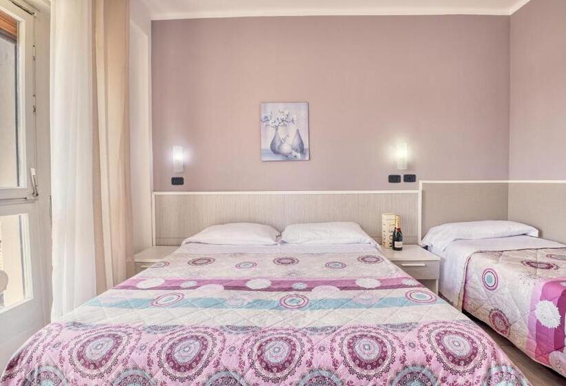 스탠다드 트리플 룸 가든 전망, Astoria