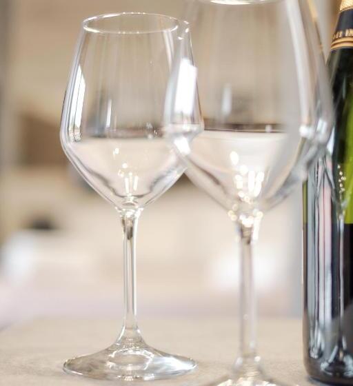 수피리어 룸, Astoria