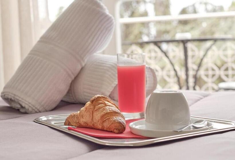 수피리어 룸, Astoria