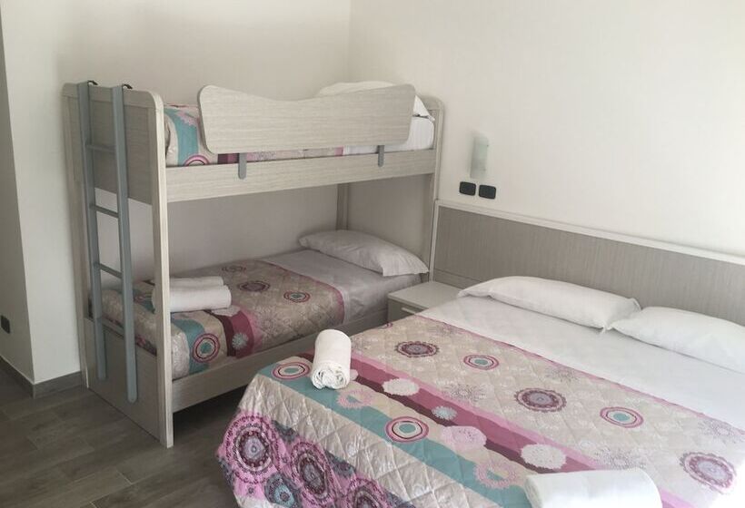 스탠다드 트리플 룸 가든 전망, Astoria