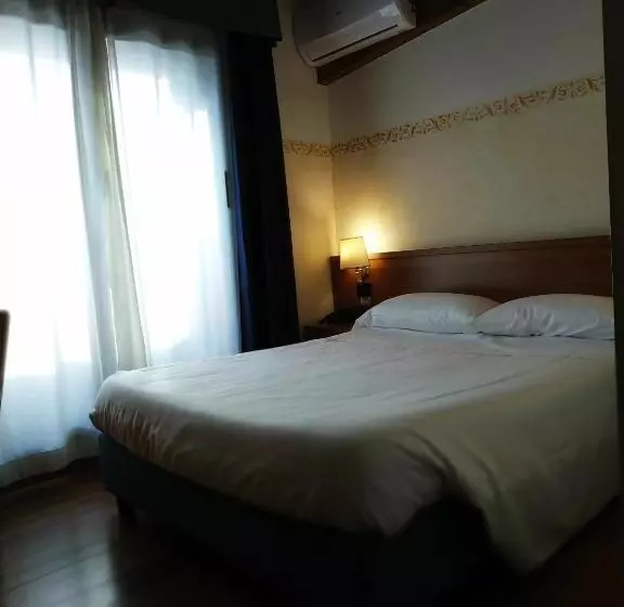 Camera Economy, Aurora Wellness & Spa