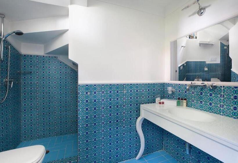 이코노미 룸, Bougainville