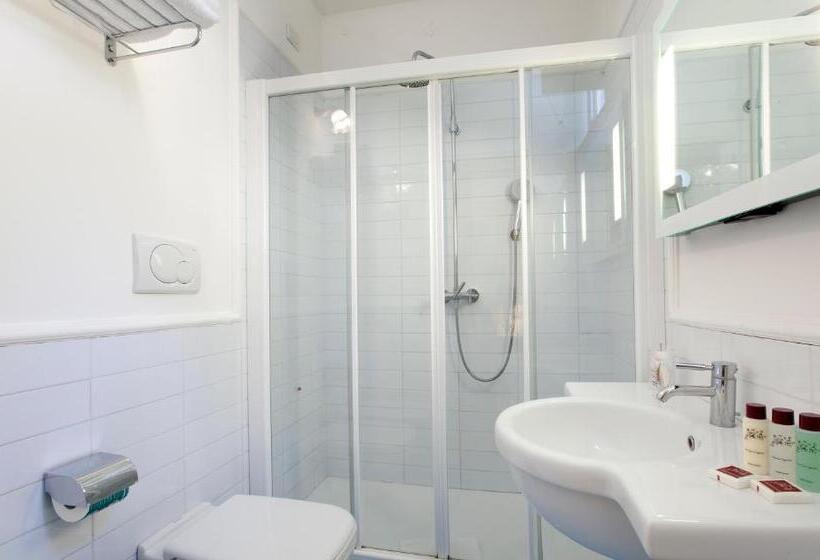 이코노미 룸, Bougainville