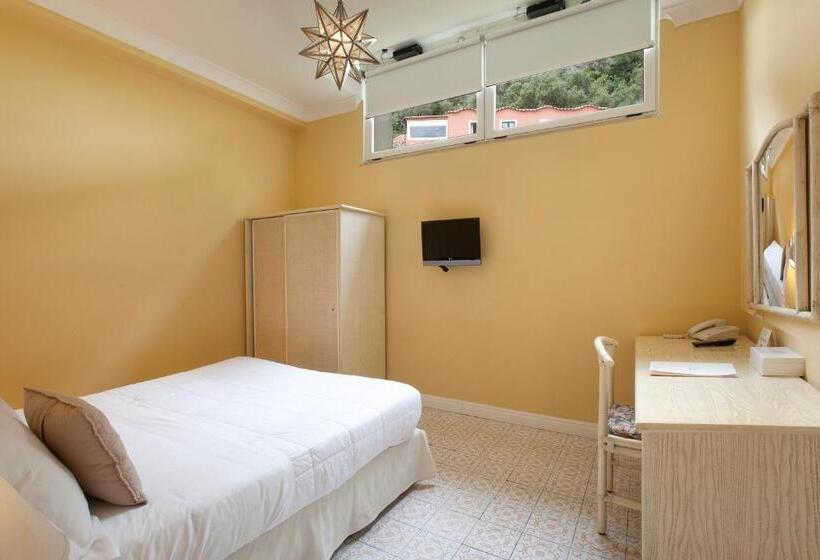 이코노미 룸, Bougainville