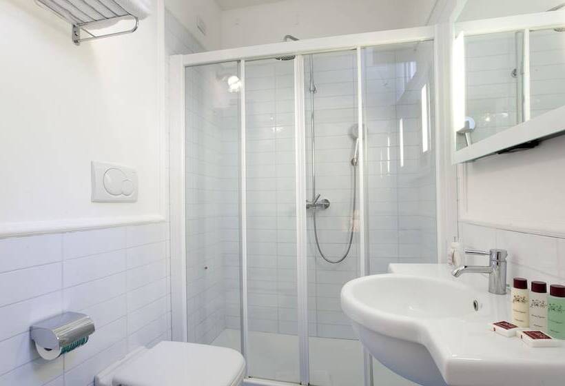 이코노미 룸, Bougainville