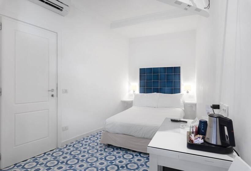 이코노미 룸, Bougainville