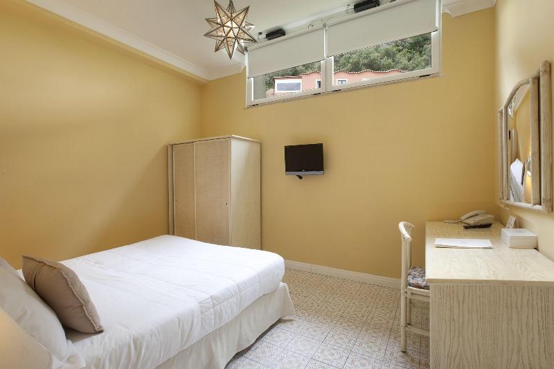 이코노미 룸, Bougainville