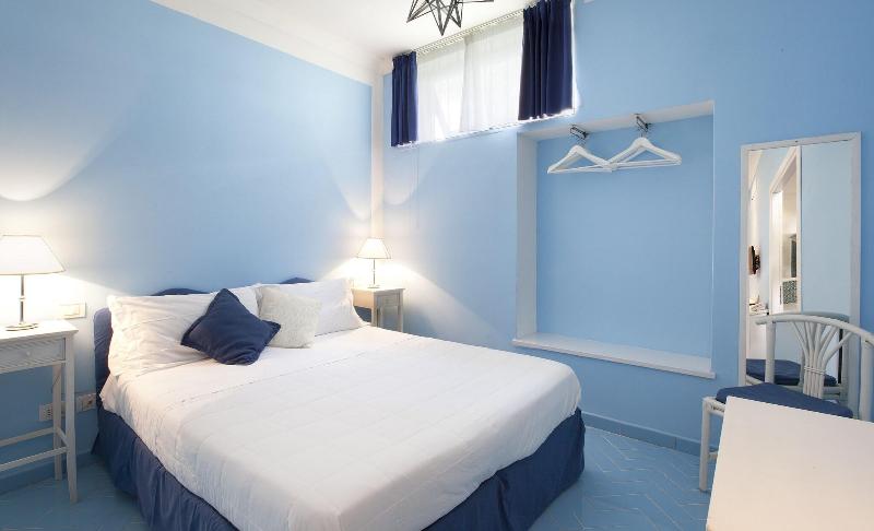 이코노미 룸, Bougainville