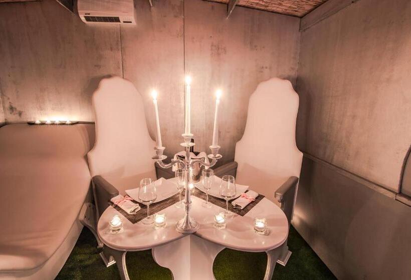 سوئیت با وان آب گرم, Butterfly