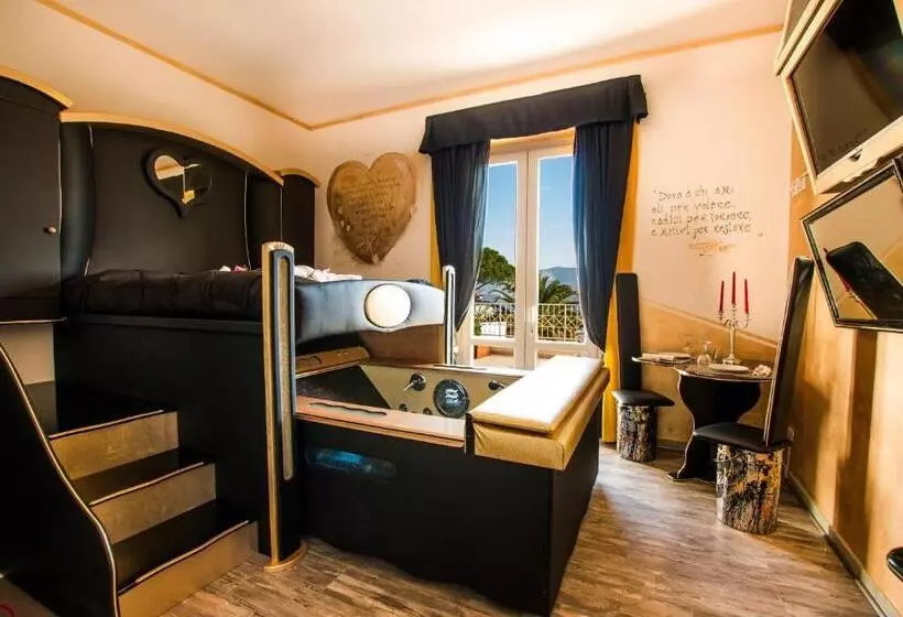 سوئیت با وان آب گرم, Butterfly