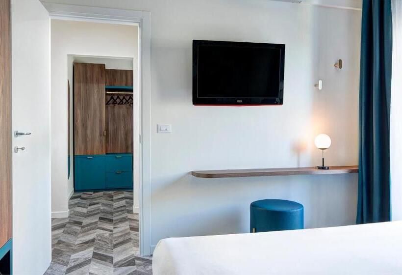 اتاق خانوادگی, Byron Bellavista