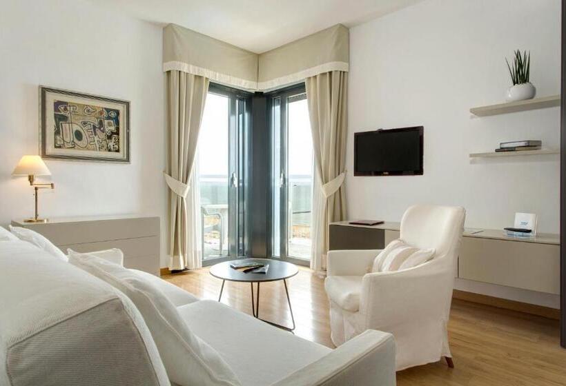 سوییت با چشمانداز دریا, Byron Bellavista