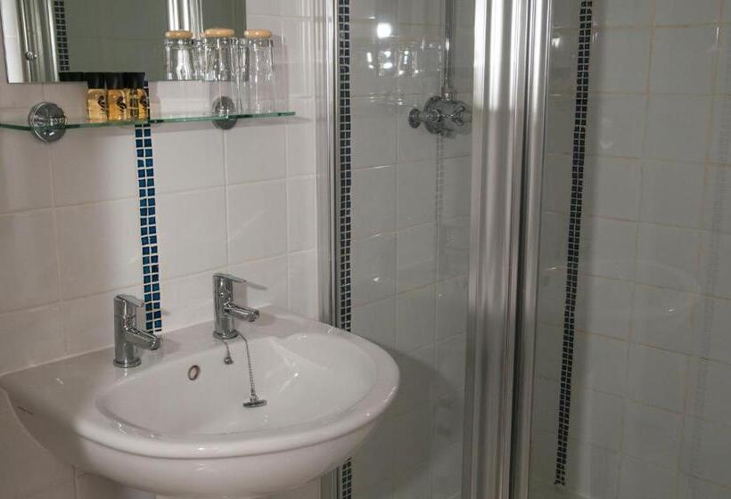 スタンダードルーム, Clarence Court