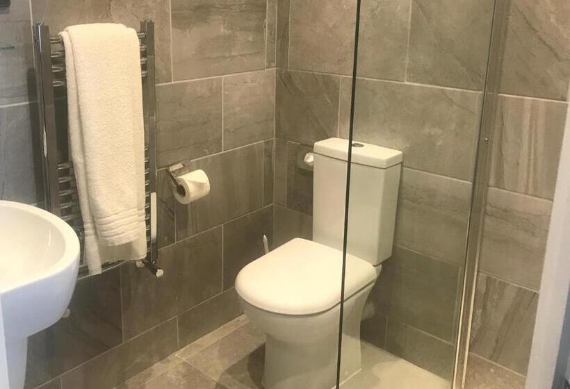 スタンダードルーム, Clarence Court