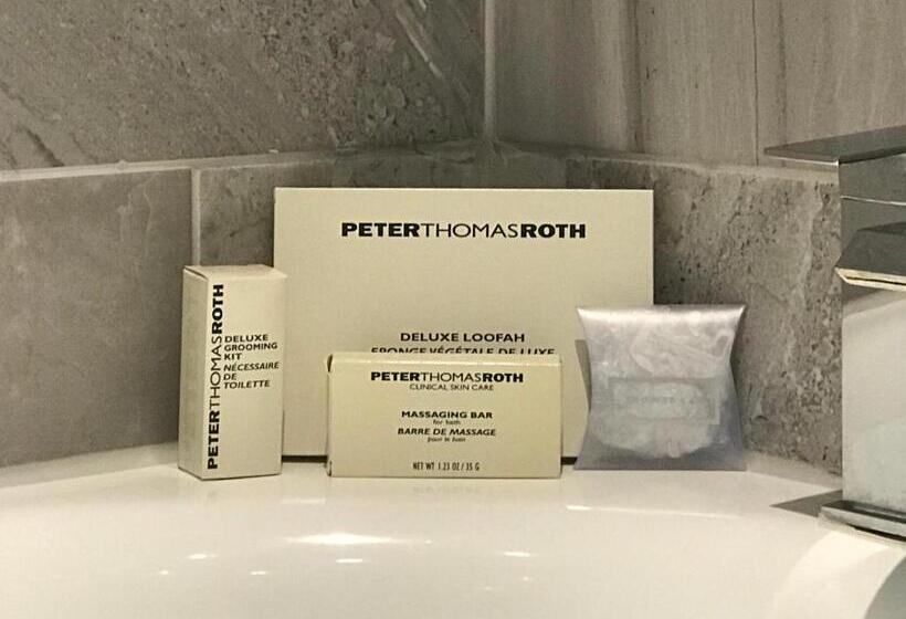 エクゼクティブルーム, Clarence Court