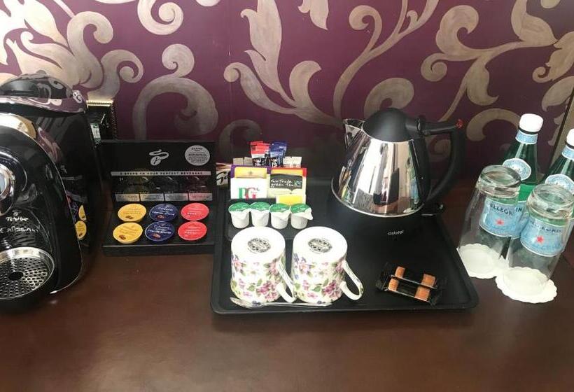 エクゼクティブルーム, Clarence Court