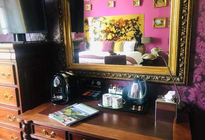 エクゼクティブルーム, Clarence Court