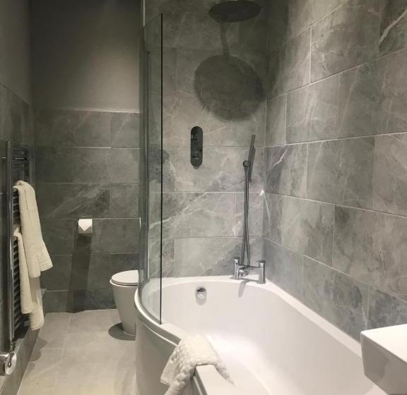 Номер Executive, Clarence Court
