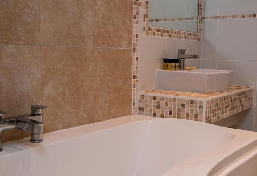 デラックスルーム, Clarence Court