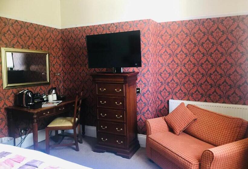 デラックスルーム, Clarence Court