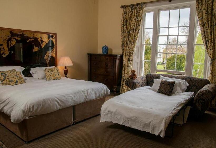 庭の見えるエクゼクティブルーム, Clarence Court