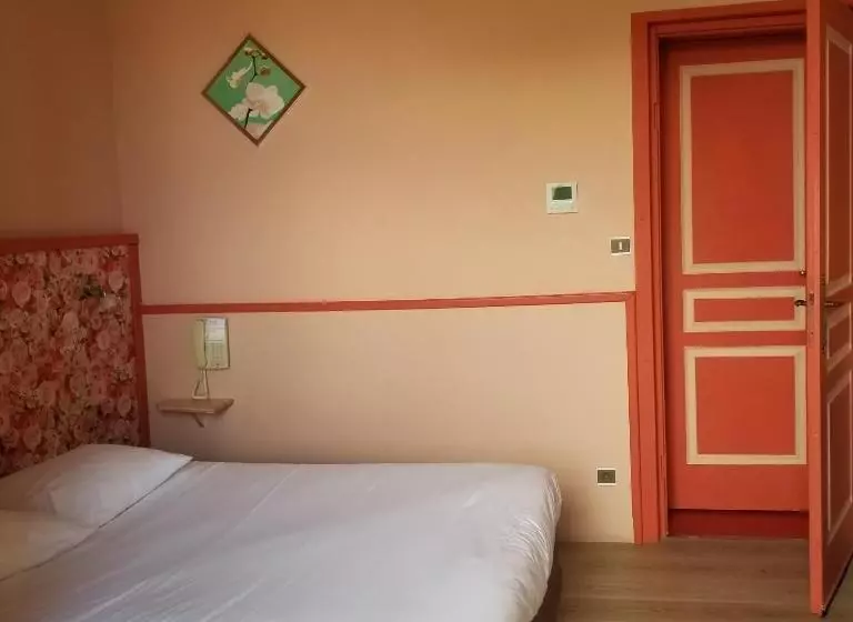 エコノミールーム, L Hôtel Du Terreau Logis De France