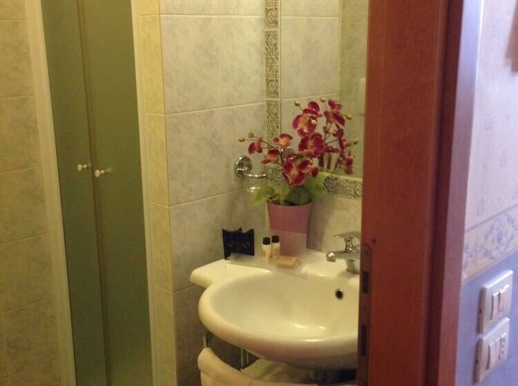 Номер Стандарт Индивидуальный, Filippeschi