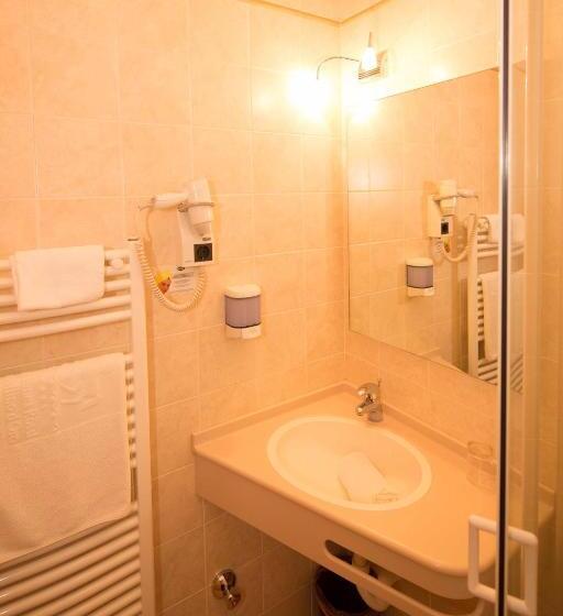 חדר קלאסי, Goldenes Roessl Adults Only