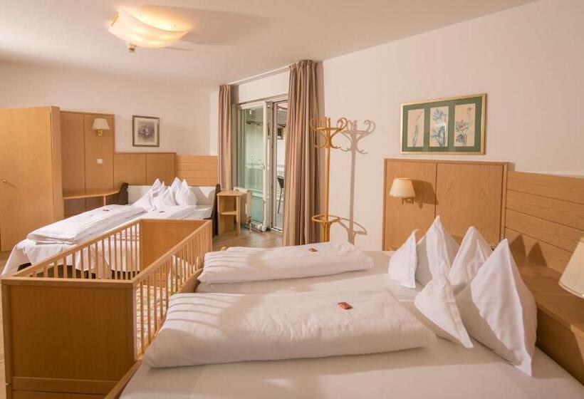 חדר סופריור עם מרפסת, Goldenes Roessl Adults Only