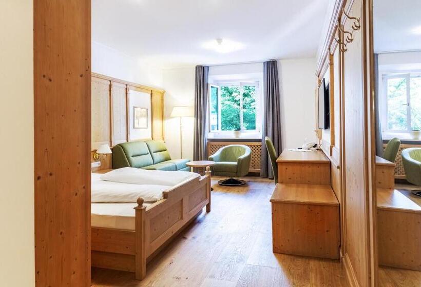 סוויטת ג'וניור, Goldenes Roessl Adults Only