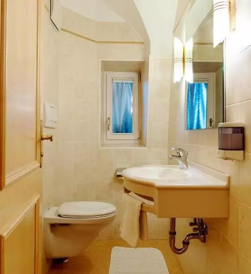 سوییت جونیور, Goldenes Roessl Adults Only