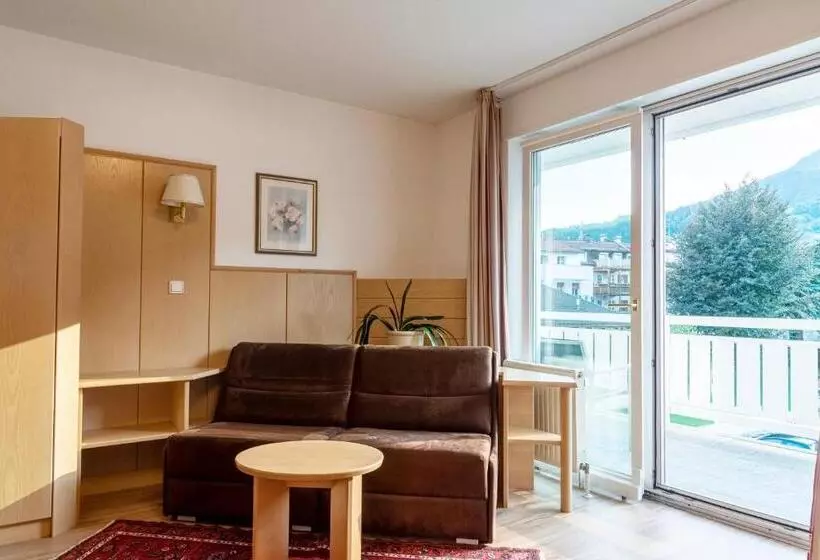 اتاق استاندارد با بالکن, Goldenes Roessl Adults Only
