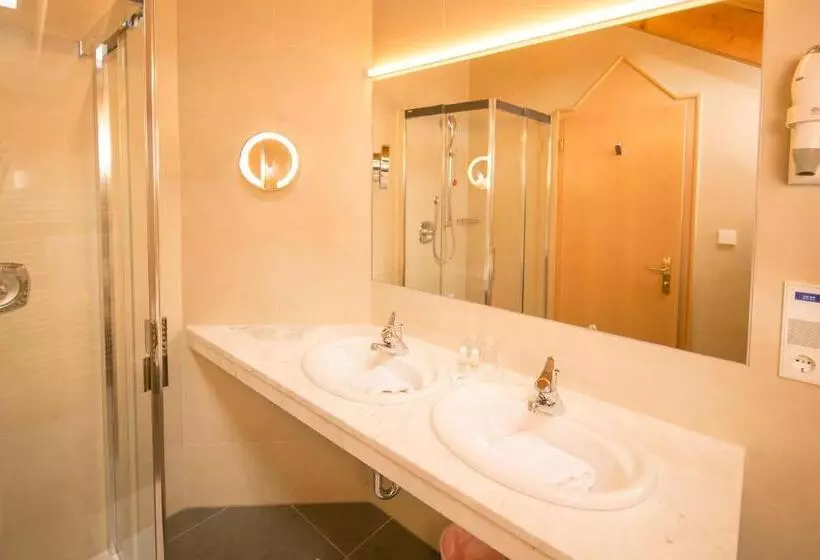 اتاق استاندارد با بالکن, Goldenes Roessl Adults Only