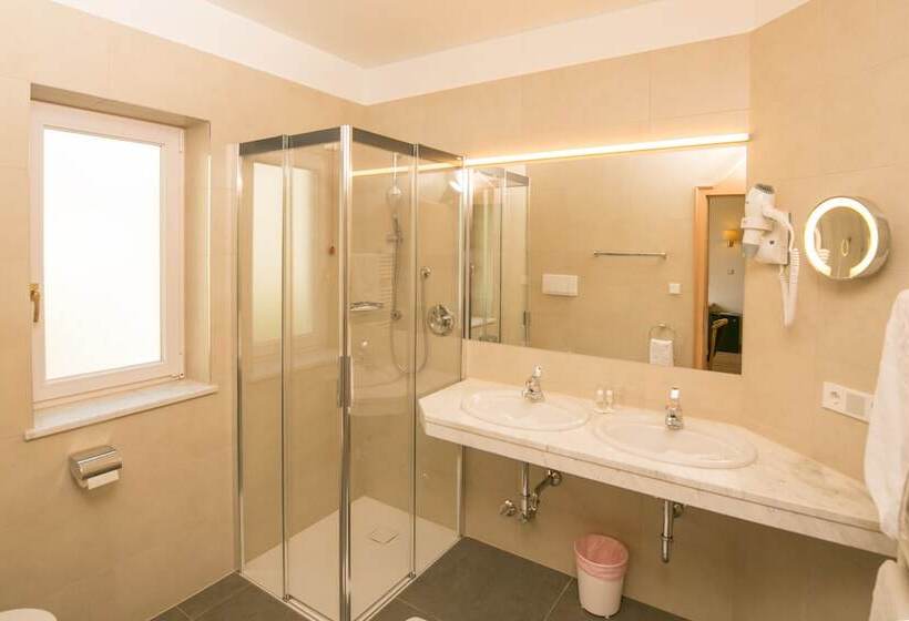 חדר סופריור עם מרפסת, Goldenes Roessl Adults Only