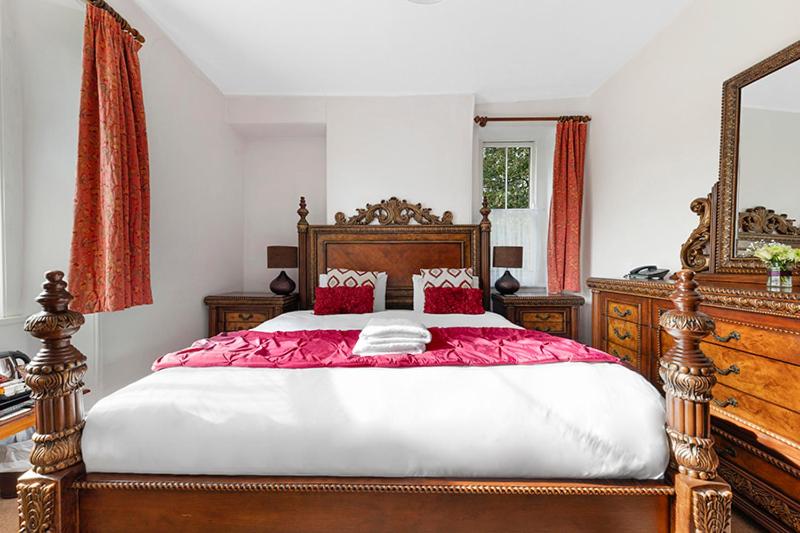 高级大房间, Haselbury Mill