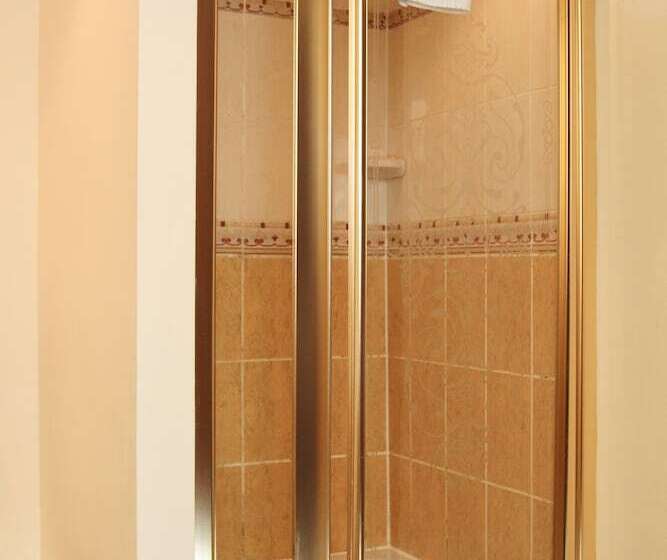 标准间, Haselbury Mill