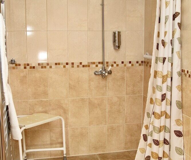 高级大房间, Haselbury Mill