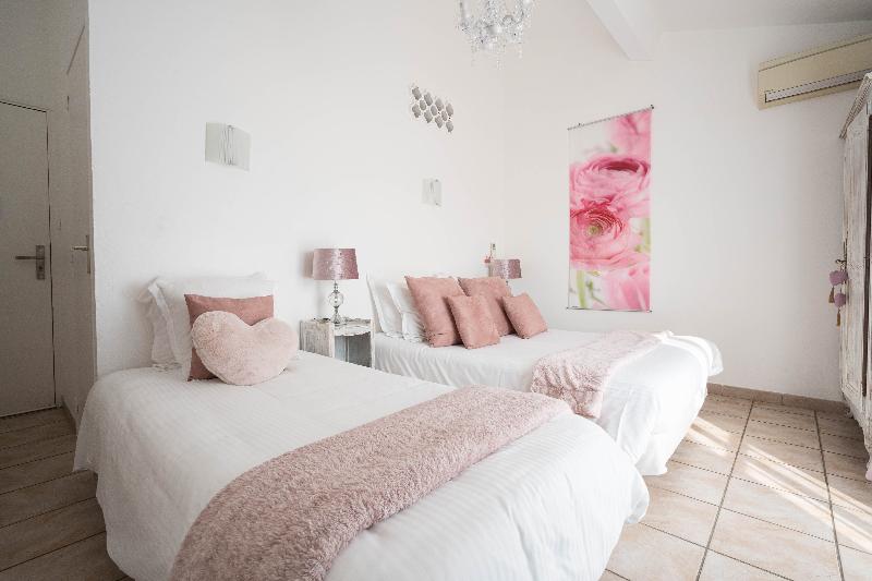 标准三人间, Le Mediterranee