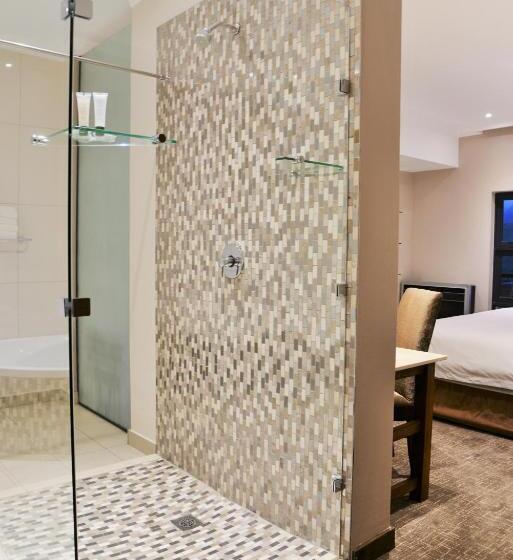 מיטת קינג בסוויטה, Premier Resort Sani Pass