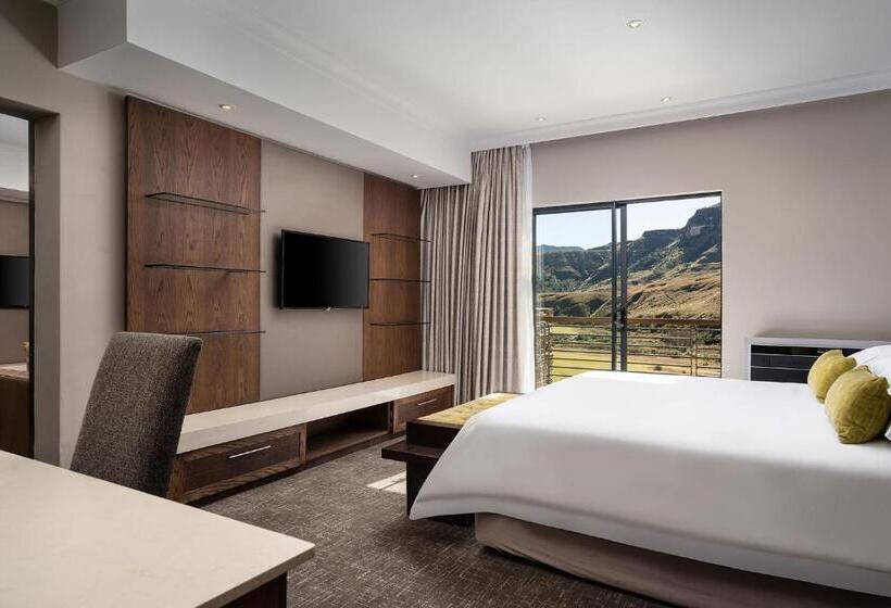 מיטת קינג בסוויטה, Premier Resort Sani Pass