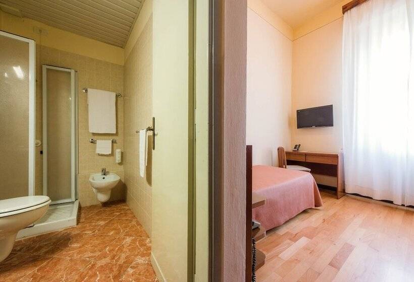 اتاق استاندارد یک نفره, Reale