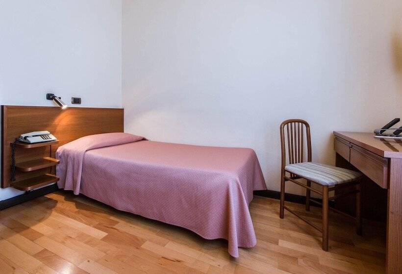 اتاق استاندارد یک نفره, Reale