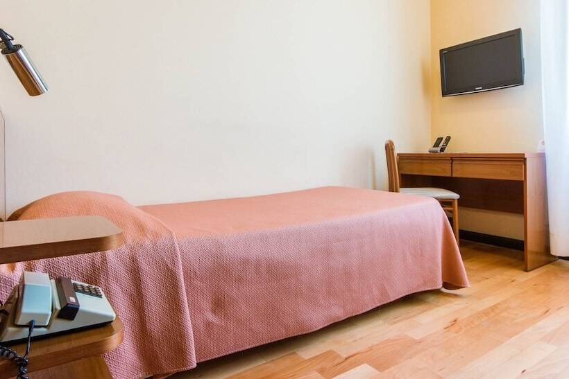Quarto Estandar Individual, Reale