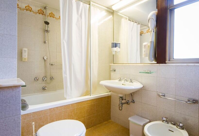 اتاق کلاسیک, Reale