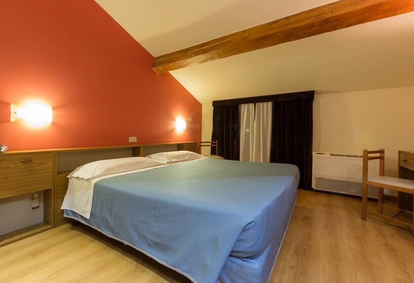 اتاق کلاسیک, Reale