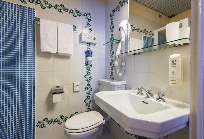 اتاق استاندارد سه نفره, Reale