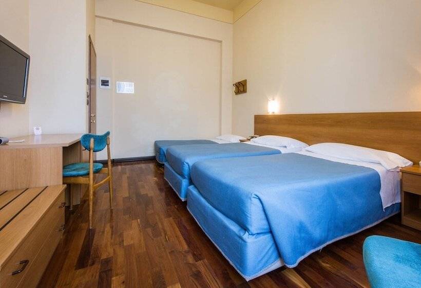 اتاق استاندارد سه نفره, Reale