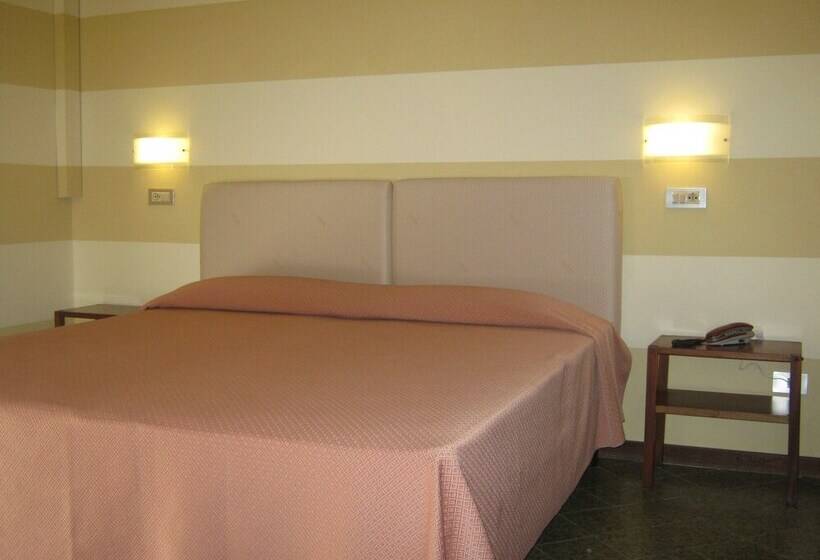 اتاق اکونومی, Reale