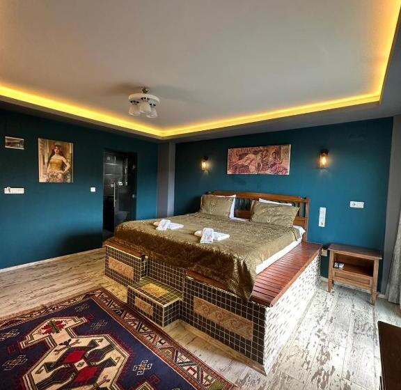 带大床的豪华间, Rebetika Hotel & Bistro